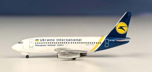 1 400 Ukraine International Boeing 737-200 UR-GAC Online