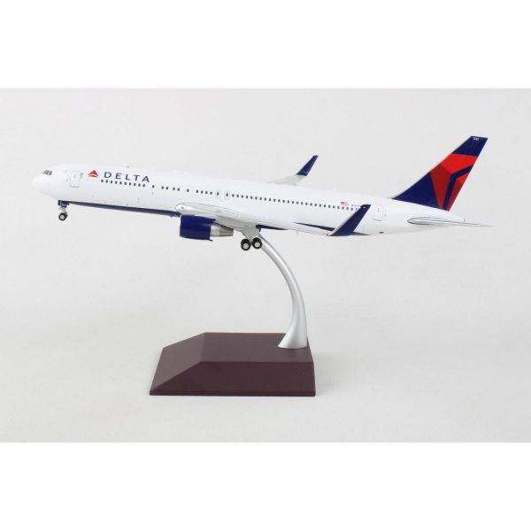 1 200 Delta Air Lines B767300ER(W) N1201P Discount